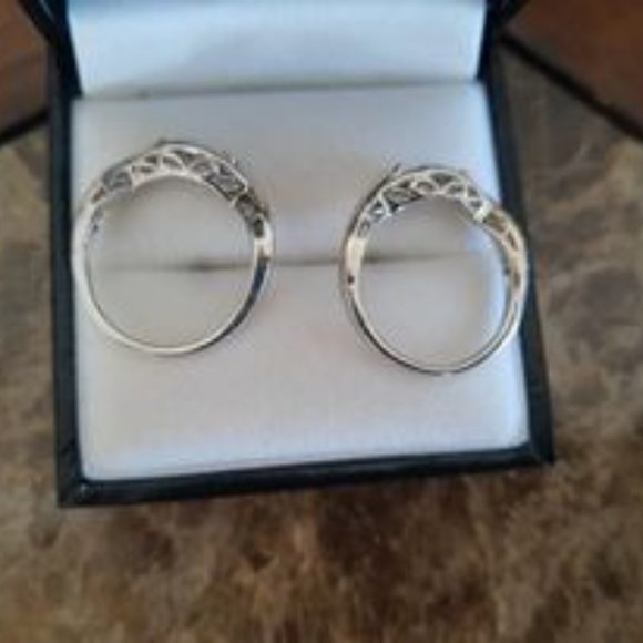 Matching set of custom diamond bands. Solid 14kt white and yellow gold. Size 6. - Picture 6 of 8